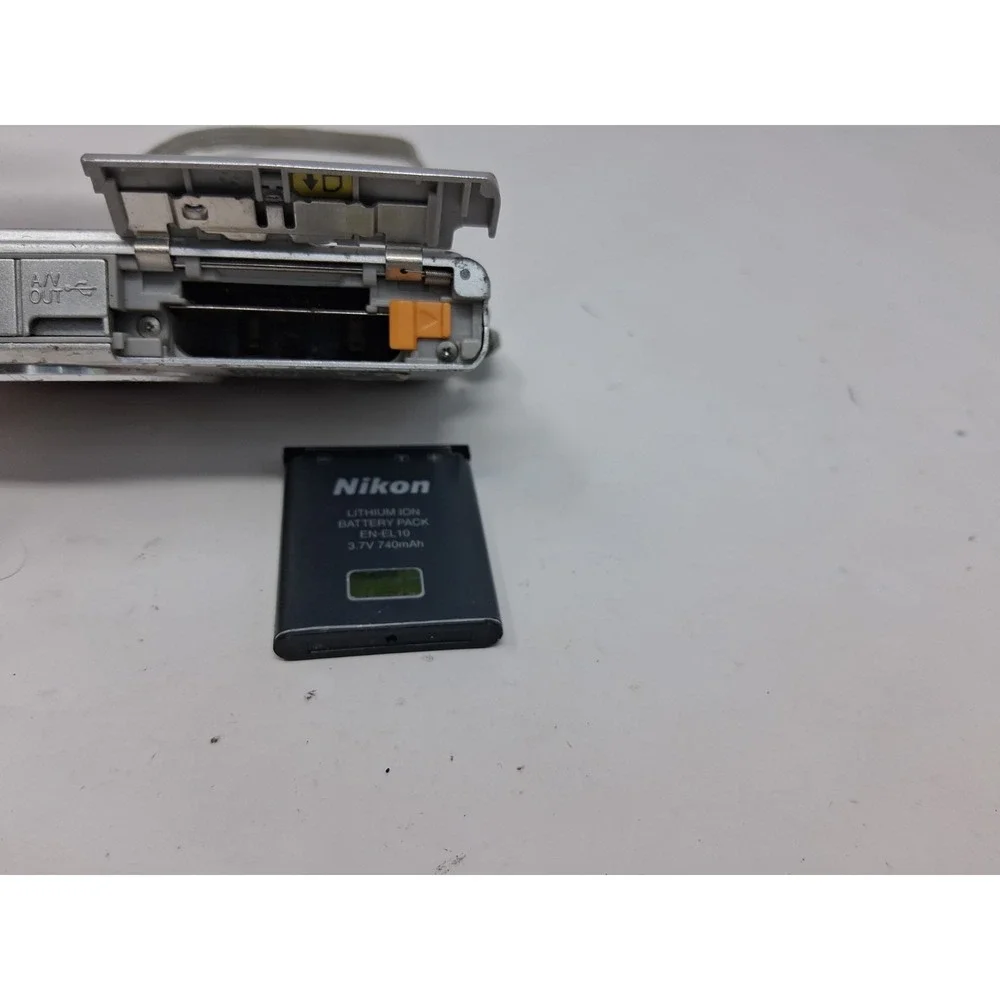 Nikon Coolpix S200 Digital Camera FOR Parts Or Repairs untested. X